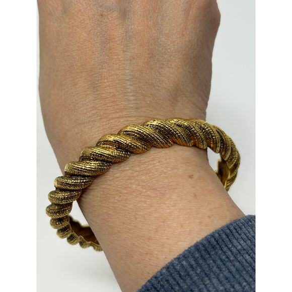 Vintage Chanel Made in France Twist Bangle - Picture 5 of 16